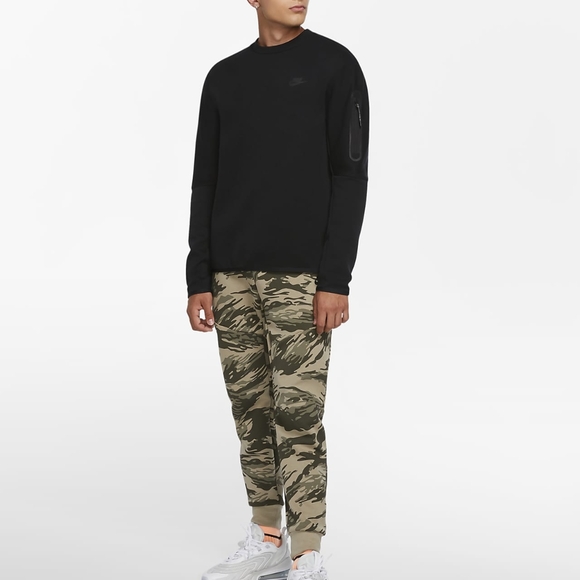 Nike Sportswear Tech Fleece Crew Sweatshirt 'Black- Large - Picture 2 of 16